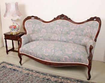 Druhorokoková sofa. Zrestaurovaná. Druhorokoková sofa. Zrestaurovaná.